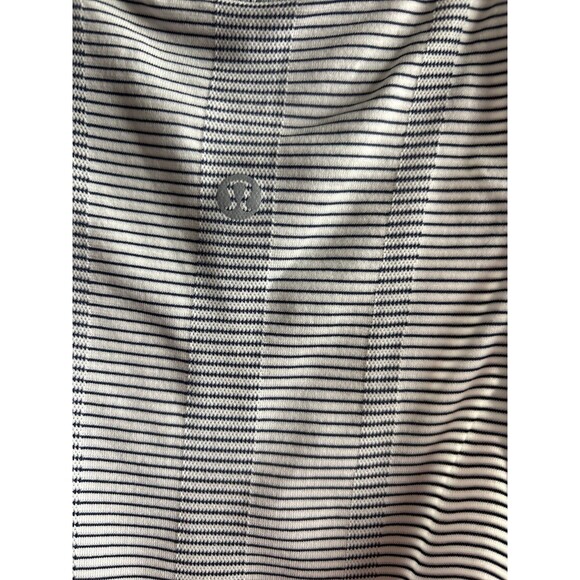 Lululemon Swiftly Relaxed Tank Size 2 - Picture 3 of 3